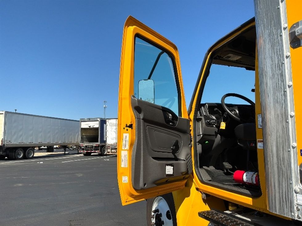 Medium Duty Box Truck-Light and Medium Duty Trucks-International-2021-MV607-Shreveport-LA-251,494\n\t\tmiles-$ 33,000 - Image 15