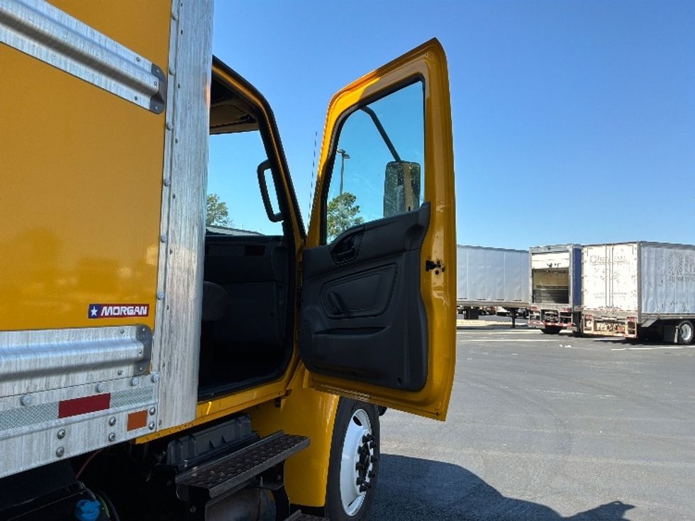Medium Duty Box Truck-Light and Medium Duty Trucks-International-2021-MV607-Shreveport-LA-251,494\n\t\tmiles-$ 33,000 - Image 19