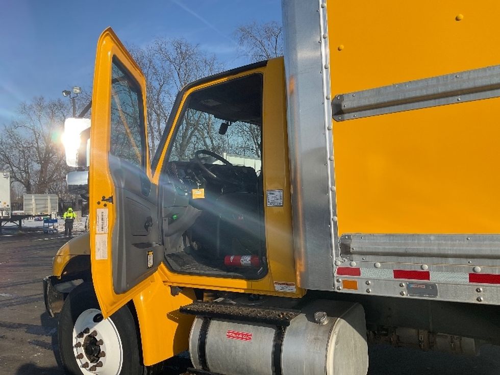 Medium Duty Box Truck-Light and Medium Duty Trucks-International-2021-MV607-South Bend-IN-167,247\n\t\tmiles-$ 40,750 - Image 16