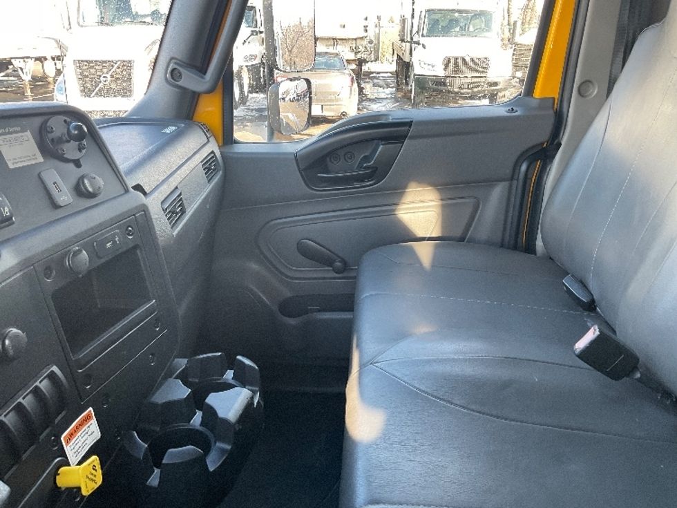 Medium Duty Box Truck-Light and Medium Duty Trucks-International-2021-MV607-South Bend-IN-167,247\n\t\tmiles-$ 40,750 - Image 19