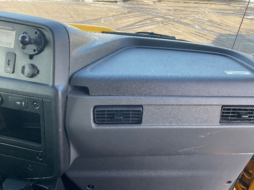 Medium Duty Box Truck-Light and Medium Duty Trucks-International-2021-MV607-South Bend-IN-167,247\n\t\tmiles-$ 40,750 - Image 21