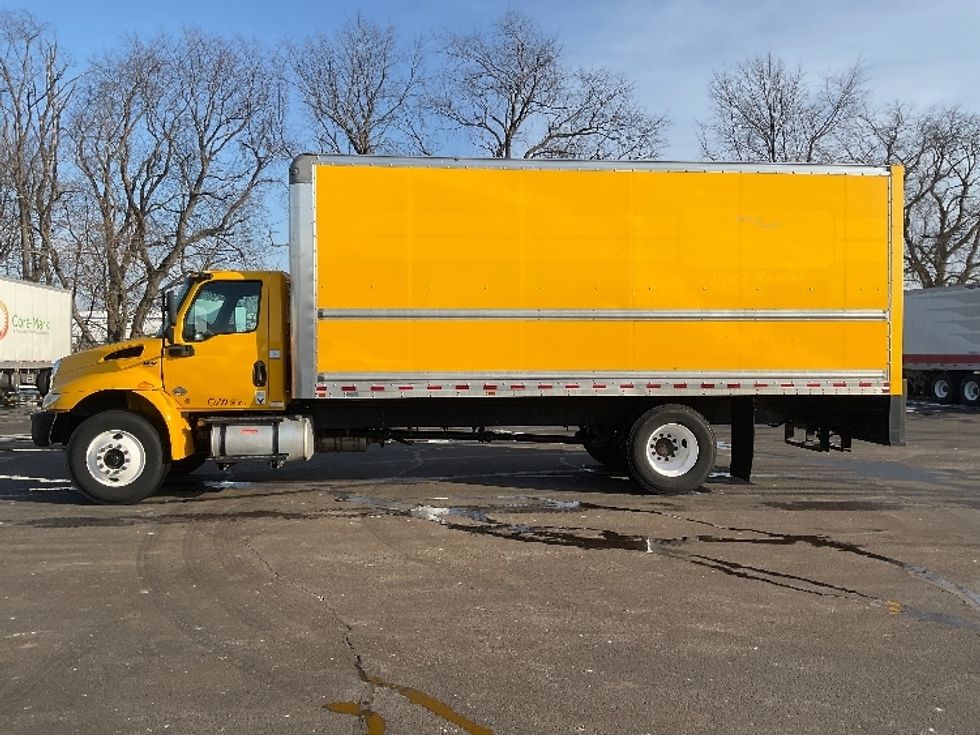 Medium Duty Box Truck-Light and Medium Duty Trucks-International-2021-MV607-South Bend-IN-167,247\n\t\tmiles-$ 40,750 - Image 4