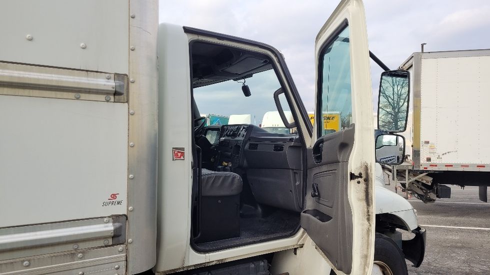 Medium Duty Box Truck-Light and Medium Duty Trucks-International-2021-MV607-South Plainfield-NJ-171,459\n\t\tmiles-$ 51,750 - Image 20