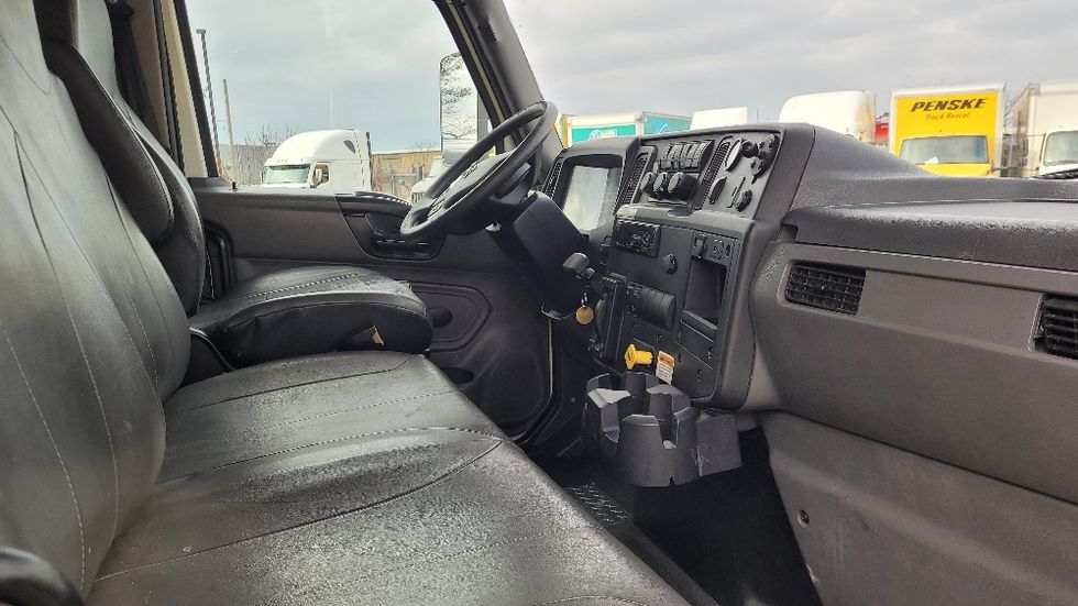 Medium Duty Box Truck-Light and Medium Duty Trucks-International-2021-MV607-South Plainfield-NJ-171,459\n\t\tmiles-$ 51,750 - Image 22