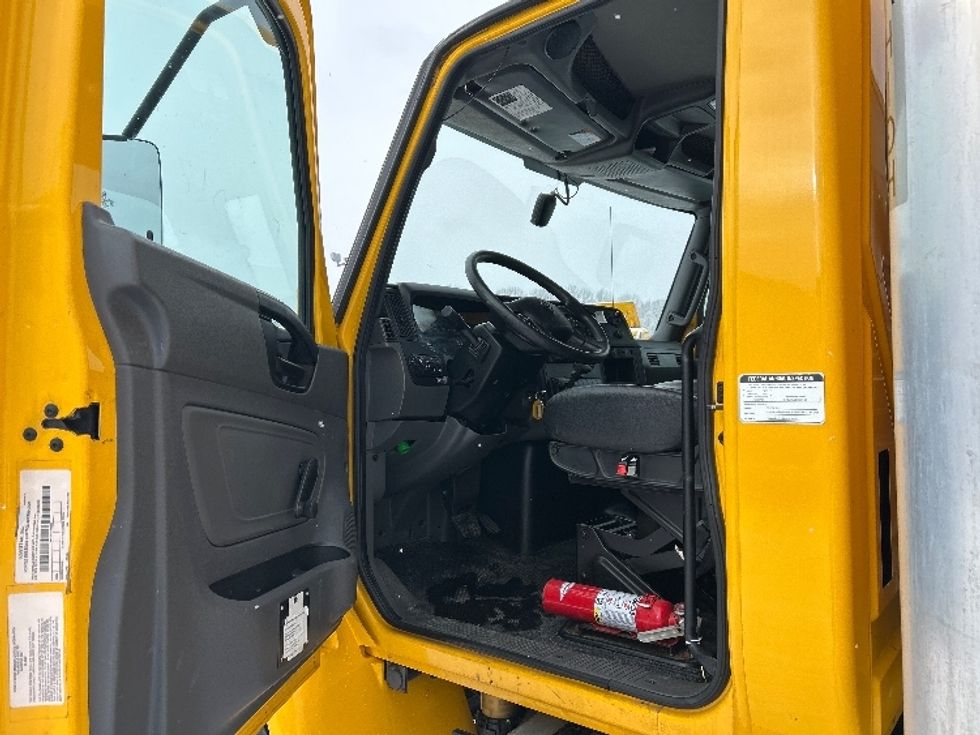 Medium Duty Box Truck-Light and Medium Duty Trucks-International-2021-MV607-South Portland-ME-178,337\n\t\tmiles-$ 39,250 - Image 13