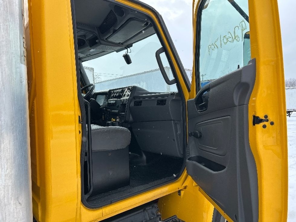 Medium Duty Box Truck-Light and Medium Duty Trucks-International-2021-MV607-South Portland-ME-178,337\n\t\tmiles-$ 39,250 - Image 17