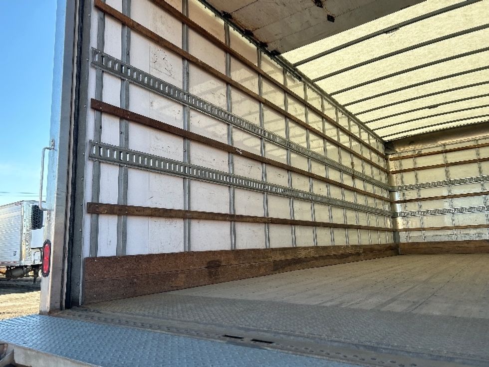 Medium Duty Box Truck-Light and Medium Duty Trucks-International-2021-MV607-South Portland-ME-197,202\n\t\tmiles-$ 48,750 - Image 11