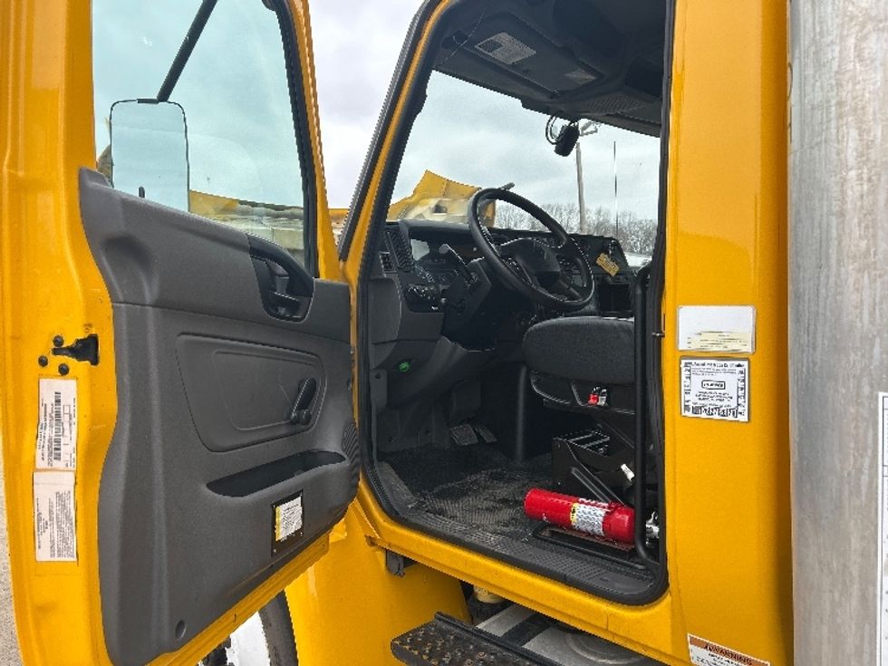 Medium Duty Box Truck-Light and Medium Duty Trucks-International-2021-MV607-South Portland-ME-198,071\n\t\tmiles-$ 36,750 - Image 16