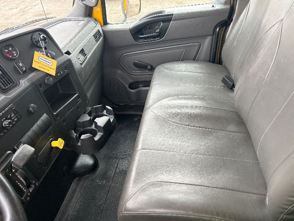 Medium Duty Box Truck-Light and Medium Duty Trucks-International-2021-MV607-South Portland-ME-198,071\n\t\tmiles-$ 36,750 - Image 19