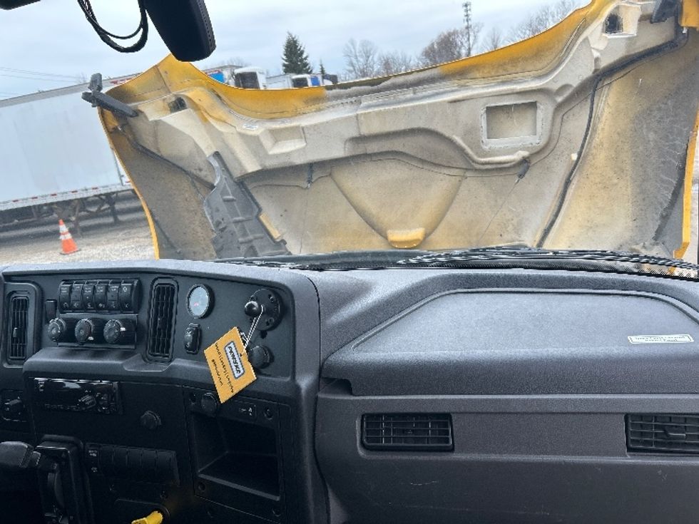 Medium Duty Box Truck-Light and Medium Duty Trucks-International-2021-MV607-South Portland-ME-198,071\n\t\tmiles-$ 36,750 - Image 21