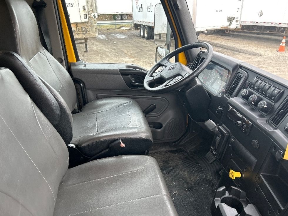 Medium Duty Box Truck-Light and Medium Duty Trucks-International-2021-MV607-South Portland-ME-198,071\n\t\tmiles-$ 36,750 - Image 22