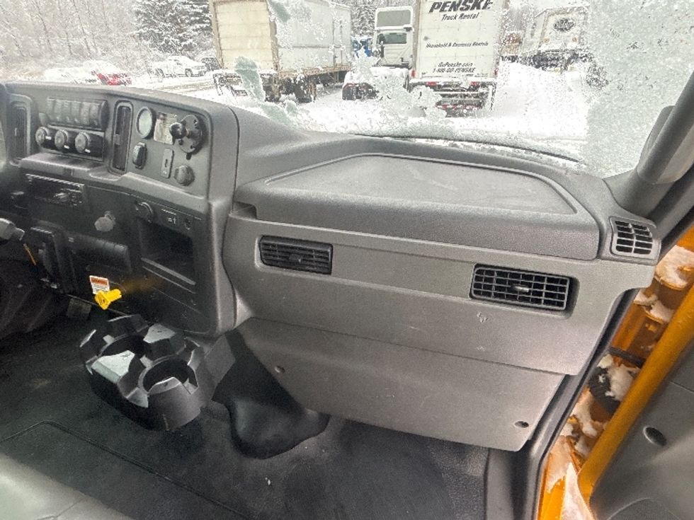 Medium Duty Box Truck-Light and Medium Duty Trucks-International-2021-MV607-South Portland-ME-232,388\n\t\tmiles-$ 30,750 - Image 19