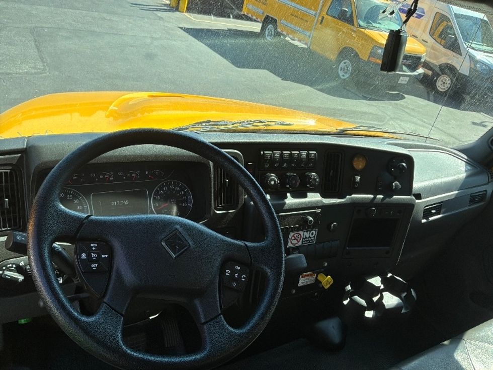 Medium Duty Box Truck-Light and Medium Duty Trucks-International-2021-MV607-South San Francisco-CA-217,746\n\t\tmiles-$ 42,750 - Image 18