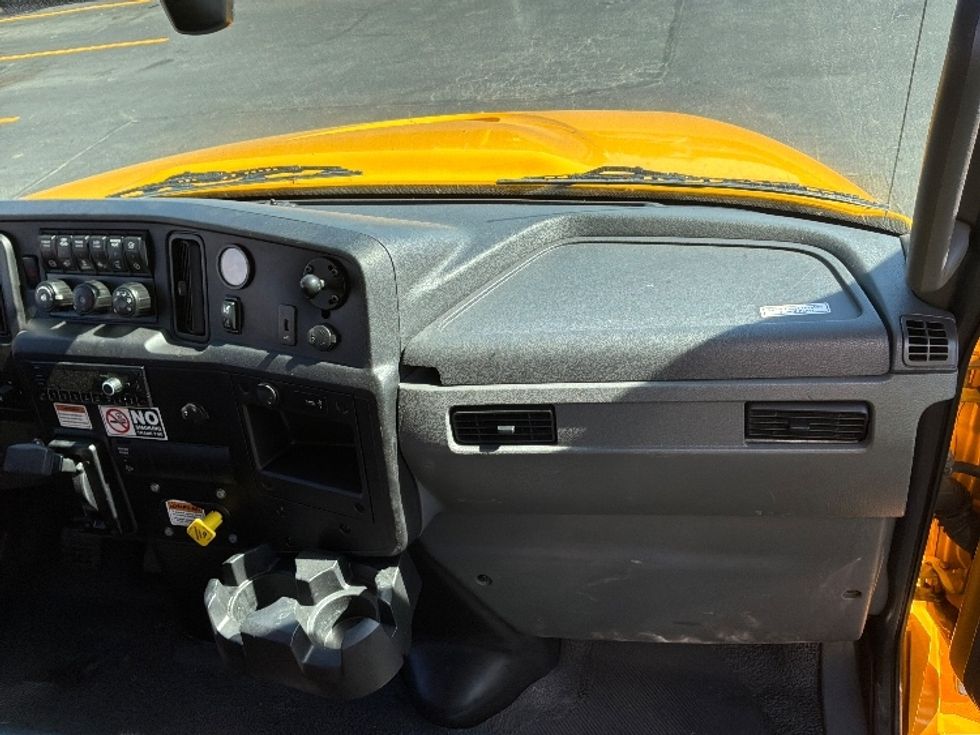 Medium Duty Box Truck-Light and Medium Duty Trucks-International-2021-MV607-South San Francisco-CA-217,746\n\t\tmiles-$ 42,750 - Image 21