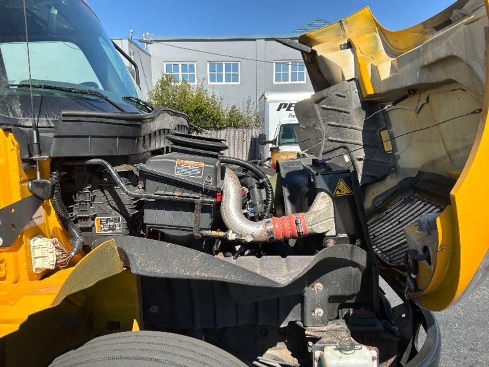 Medium Duty Box Truck-Light and Medium Duty Trucks-International-2021-MV607-South San Francisco-CA-217,746\n\t\tmiles-$ 42,750 - Image 23