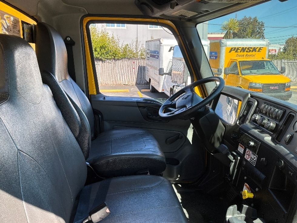 Medium Duty Box Truck-Light and Medium Duty Trucks-International-2021-MV607-South San Francisco-CA-217,746\n\t\tmiles-$ 42,750 - Image 22