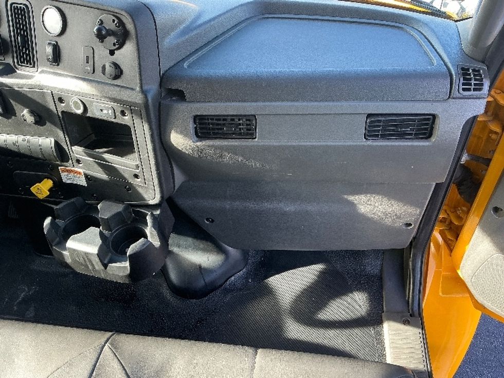 Medium Duty Box Truck-Light and Medium Duty Trucks-International-2021-MV607-Spartanburg-SC-218,076\n\t\tmiles-$ 36,250 - Image 20