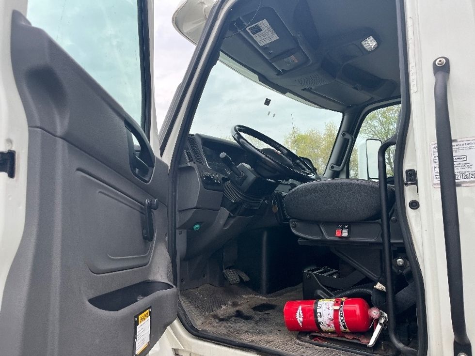 Medium Duty Box Truck-Light and Medium Duty Trucks-International-2021-MV607-Springfield-MA-40,876\n\t\tmiles-$ 66,000 - Image 16