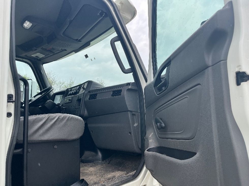 Medium Duty Box Truck-Light and Medium Duty Trucks-International-2021-MV607-Springfield-MA-40,876\n\t\tmiles-$ 66,000 - Image 20