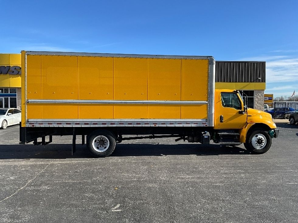 Medium Duty Box Truck-Light and Medium Duty Trucks-International-2021-MV607-Springfield-MO-140,785\n\t\tmiles-$ 44,500 - Image 15