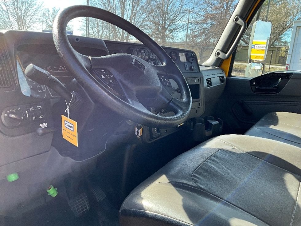 Medium Duty Box Truck-Light and Medium Duty Trucks-International-2021-MV607-Springfield-MO-140,785\n\t\tmiles-$ 44,500 - Image 17