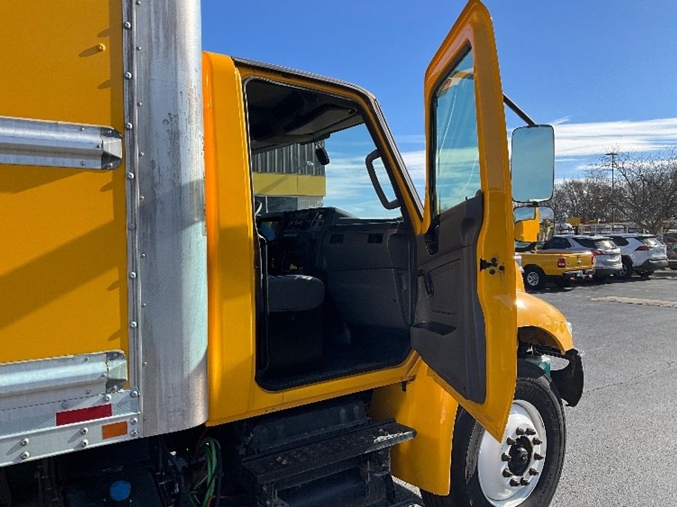 Medium Duty Box Truck-Light and Medium Duty Trucks-International-2021-MV607-Springfield-MO-140,785\n\t\tmiles-$ 44,500 - Image 20