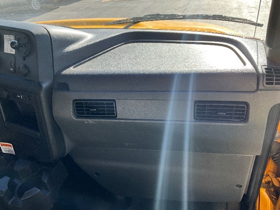 Medium Duty Box Truck-Light and Medium Duty Trucks-International-2021-MV607-Springfield-MO-140,785\n\t\tmiles-$ 44,500 - Image 21