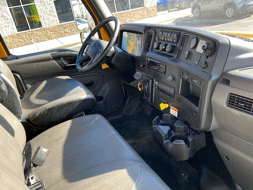 Medium Duty Box Truck-Light and Medium Duty Trucks-International-2021-MV607-Springfield-MO-140,785\n\t\tmiles-$ 44,500 - Image 22