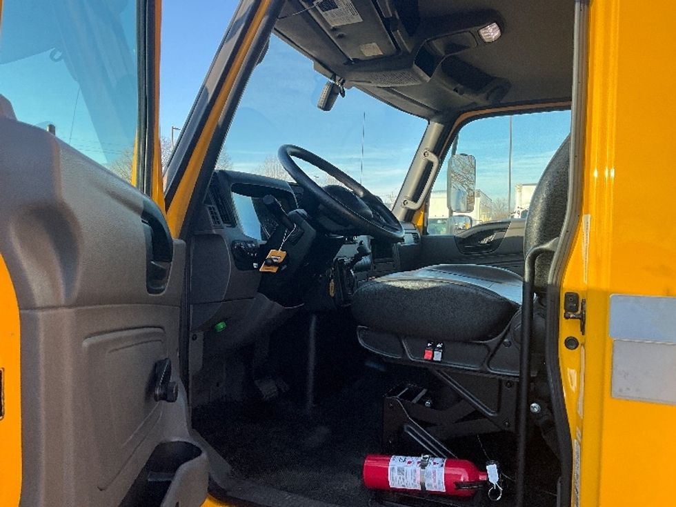Medium Duty Box Truck-Light and Medium Duty Trucks-International-2021-MV607-Springfield-MO-181,657\n\t\tmiles-$ 38,750 - Image 16
