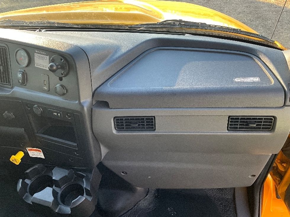 Medium Duty Box Truck-Light and Medium Duty Trucks-International-2021-MV607-Springfield-MO-181,657\n\t\tmiles-$ 38,750 - Image 21