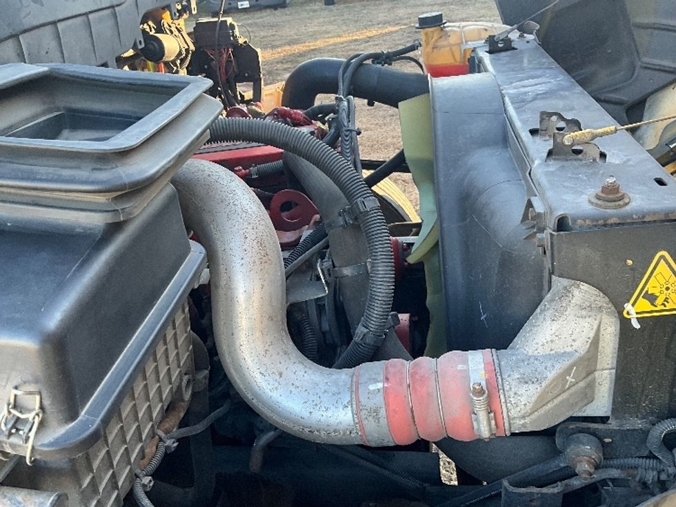 Medium Duty Box Truck-Light and Medium Duty Trucks-International-2021-MV607-Springfield-MO-181,657\n\t\tmiles-$ 38,750 - Image 23