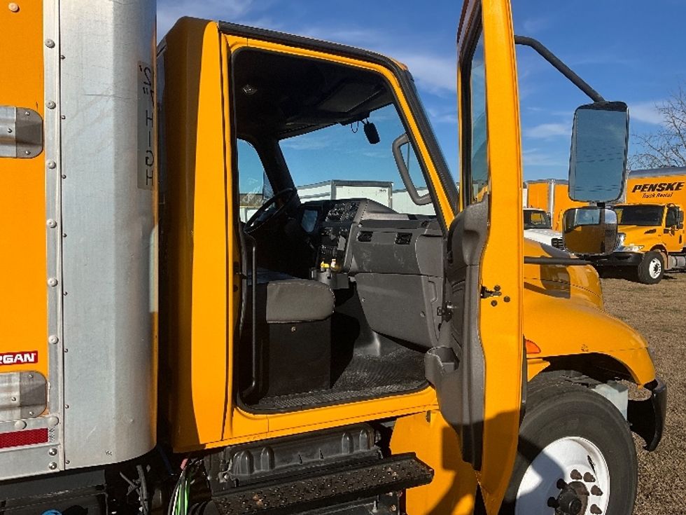 Medium Duty Box Truck-Light and Medium Duty Trucks-International-2021-MV607-Springfield-MO-183,224\n\t\tmiles-$ 44,750 - Image 20