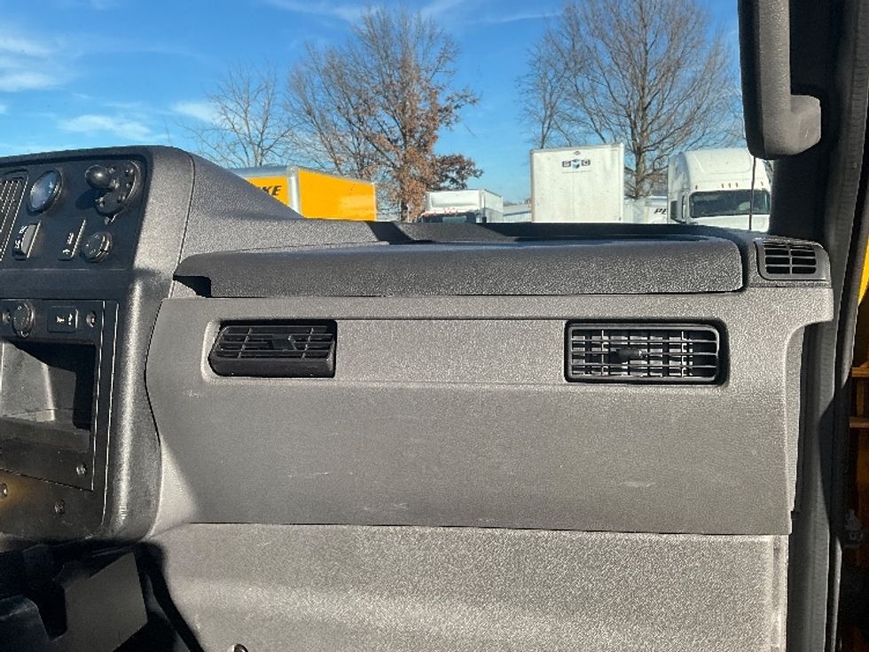 Medium Duty Box Truck-Light and Medium Duty Trucks-International-2021-MV607-Springfield-MO-183,224\n\t\tmiles-$ 44,750 - Image 21