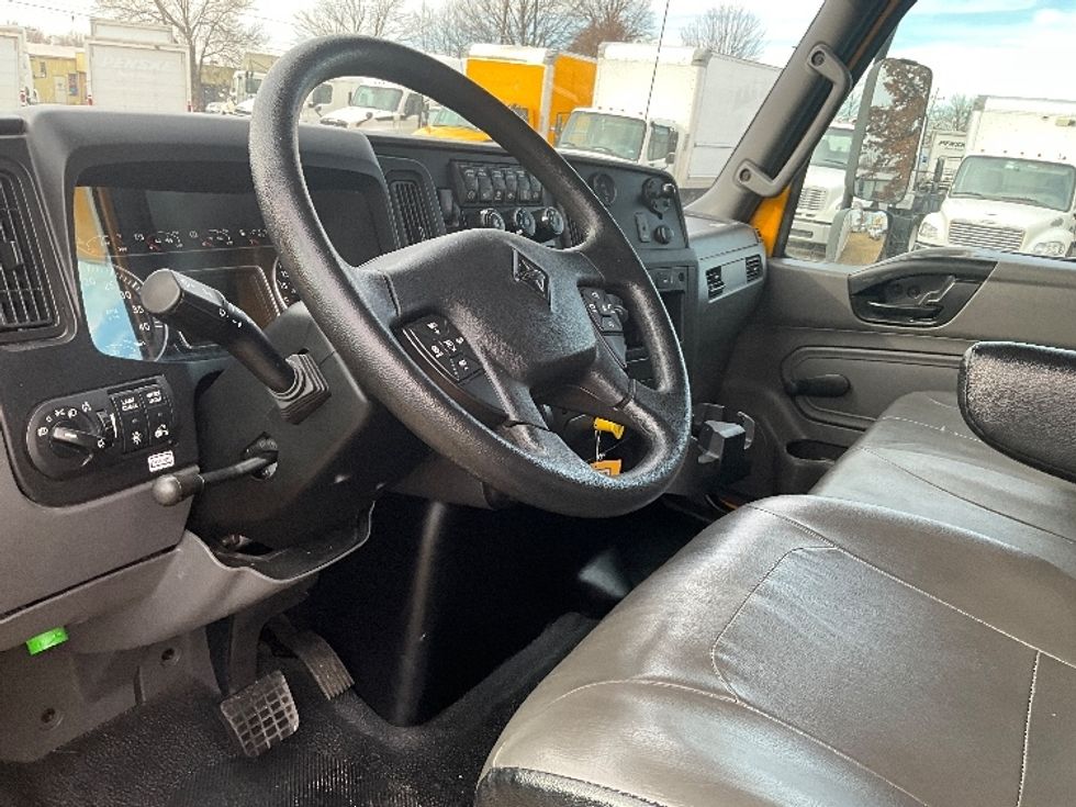 Medium Duty Box Truck-Light and Medium Duty Trucks-International-2021-MV607-Springfield-MO-191,834\n\t\tmiles-$ 43,500 - Image 17