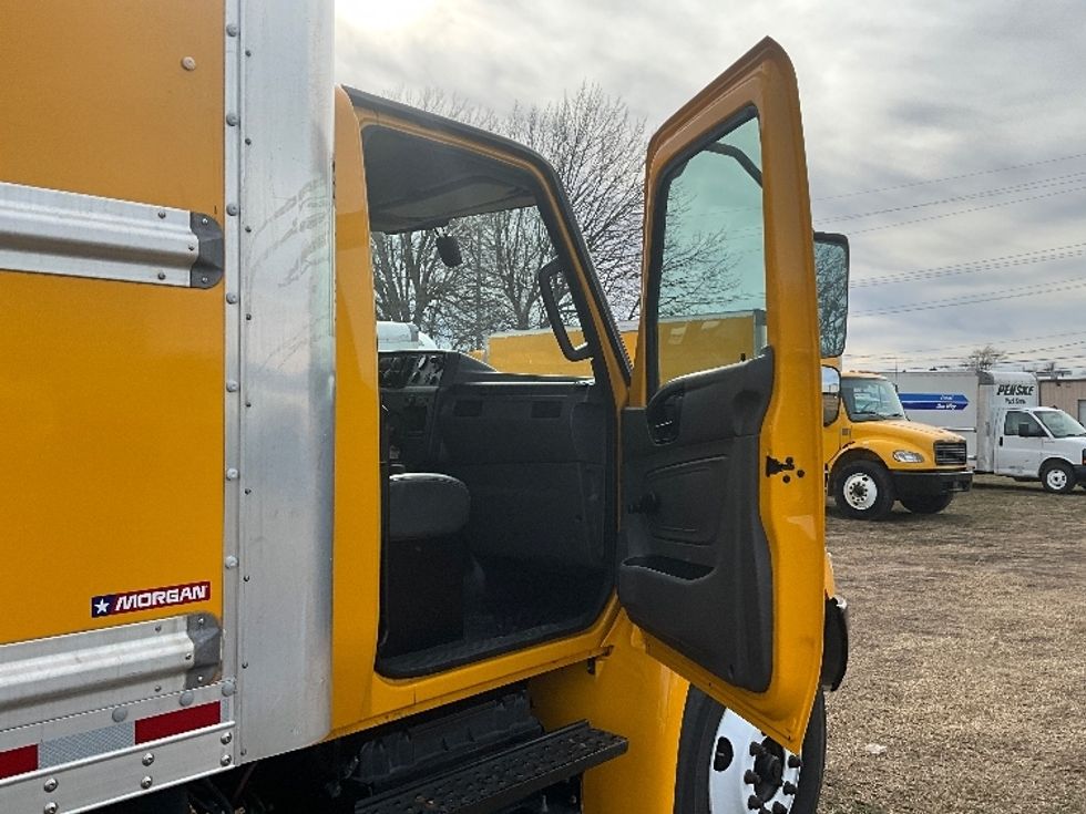 Medium Duty Box Truck-Light and Medium Duty Trucks-International-2021-MV607-Springfield-MO-191,834\n\t\tmiles-$ 43,500 - Image 20