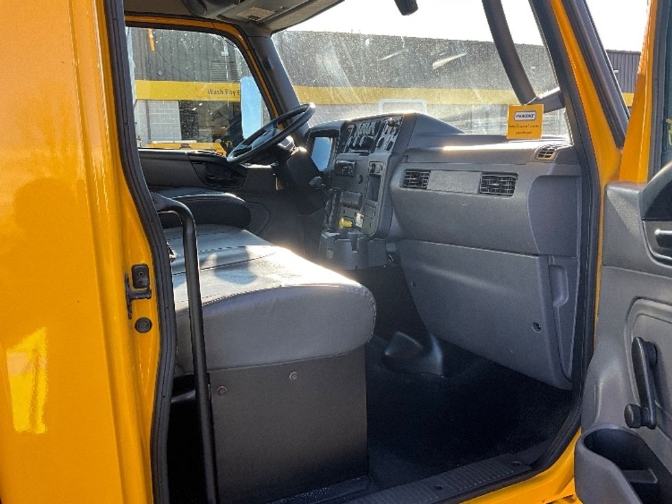 Medium Duty Box Truck-Light and Medium Duty Trucks-International-2021-MV607-Springfield-MO-205,916\n\t\tmiles-$ 40,250 - Image 19