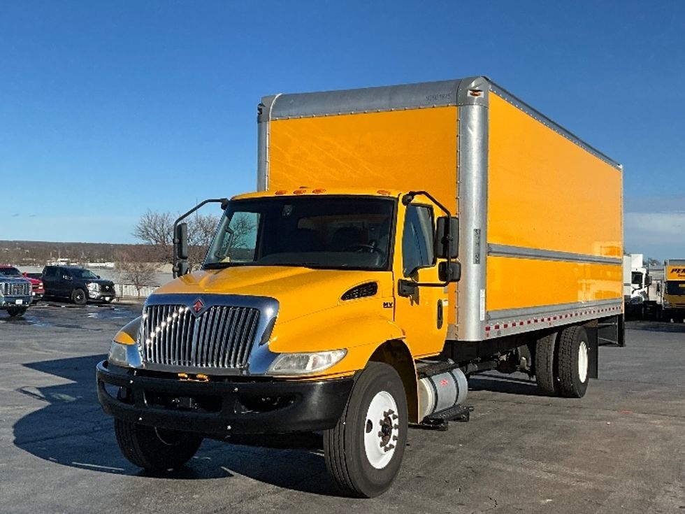 Medium Duty Box Truck-Light and Medium Duty Trucks-International-2021-MV607-Springfield-MO-205,916\n\t\tmiles-$ 40,250 - Image 3