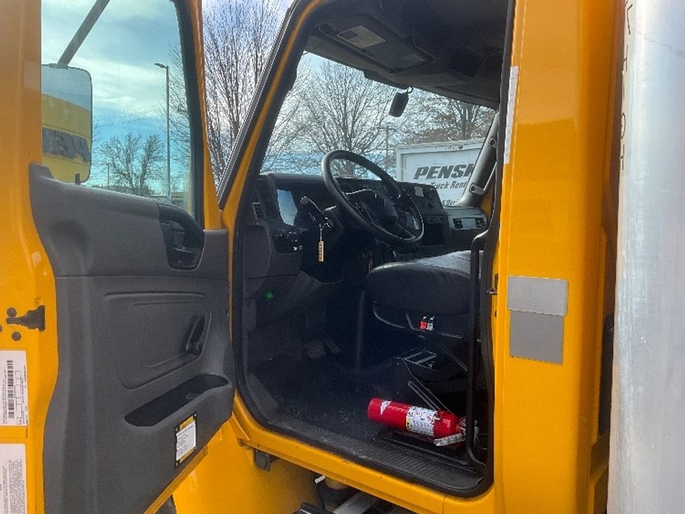 Medium Duty Box Truck-Light and Medium Duty Trucks-International-2021-MV607-Springfield-MO-219,692\n\t\tmiles-$ 39,500 - Image 16