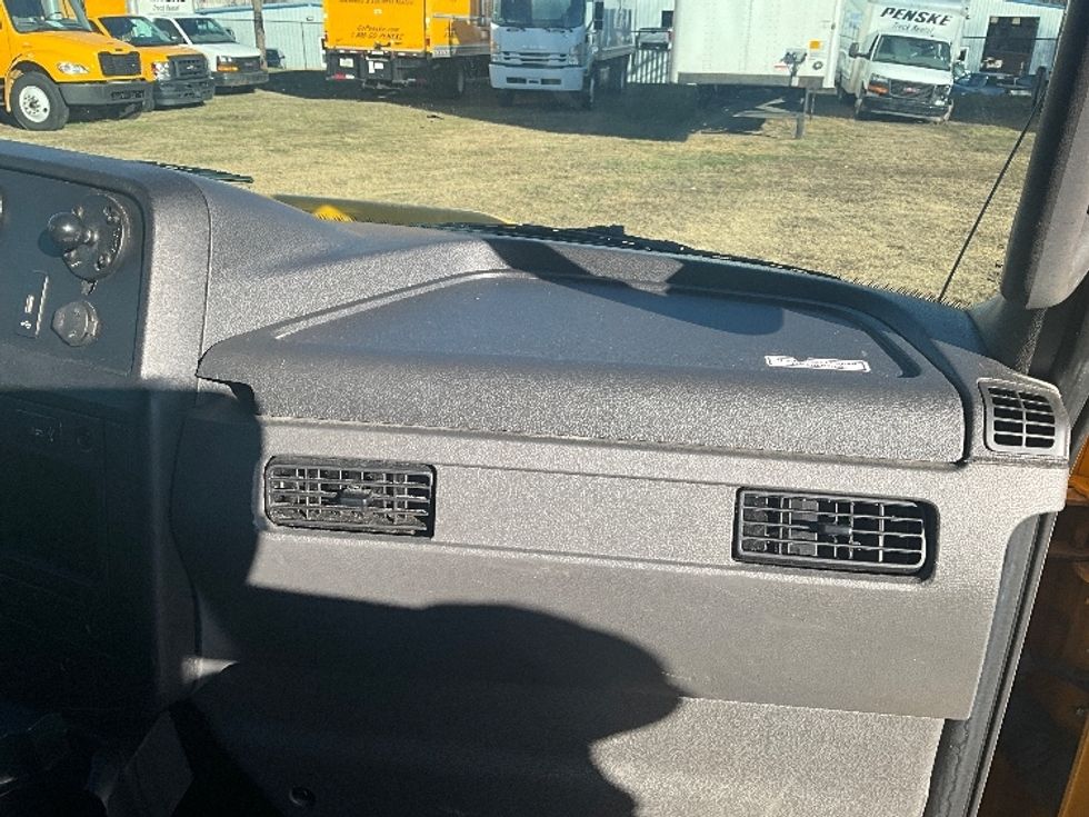 Medium Duty Box Truck-Light and Medium Duty Trucks-International-2021-MV607-Springfield-MO-226,448\n\t\tmiles-$ 38,500 - Image 21