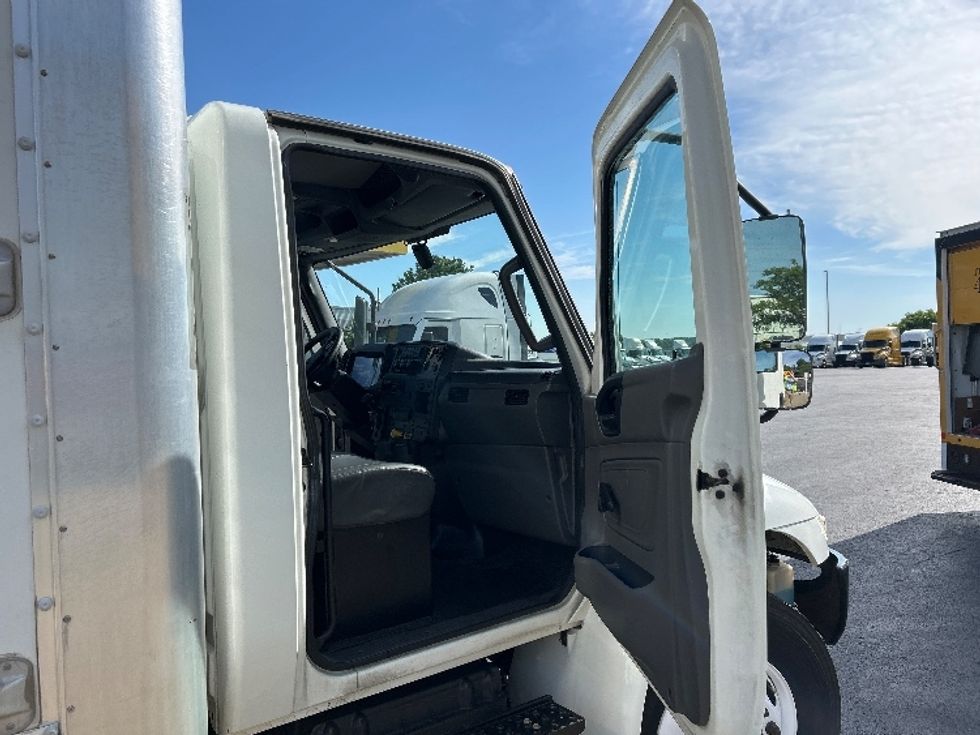 Medium Duty Box Truck-Light and Medium Duty Trucks-International-2021-MV607-Springfield-MO-239,577\n\t\tmiles-$ 45,500 - Image 20