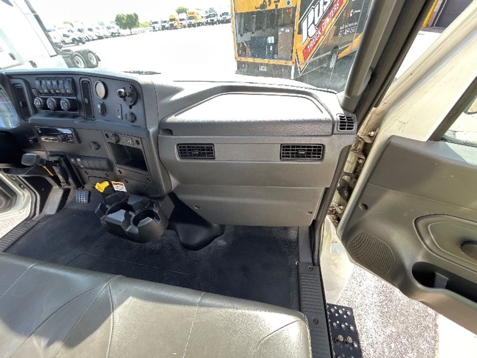 Medium Duty Box Truck-Light and Medium Duty Trucks-International-2021-MV607-Springfield-MO-239,577\n\t\tmiles-$ 45,500 - Image 21