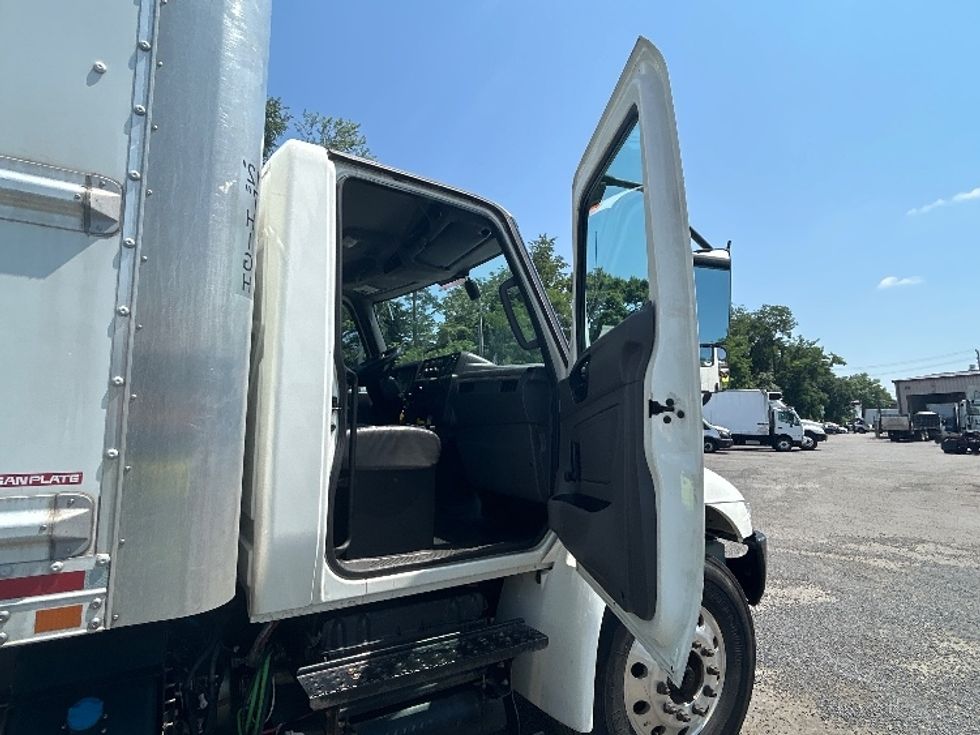 Medium Duty Box Truck-Light and Medium Duty Trucks-International-2021-MV607-Sterling-VA-133,515\n\t\tmiles-$ 62,000 - Image 20