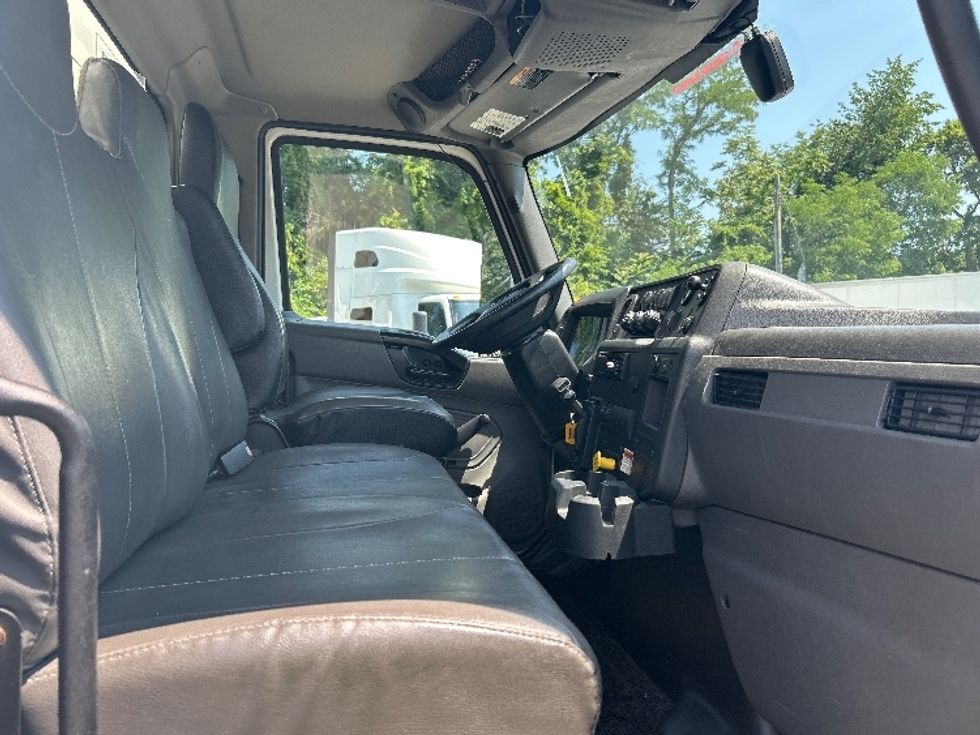 Medium Duty Box Truck-Light and Medium Duty Trucks-International-2021-MV607-Sterling-VA-133,515\n\t\tmiles-$ 62,000 - Image 22