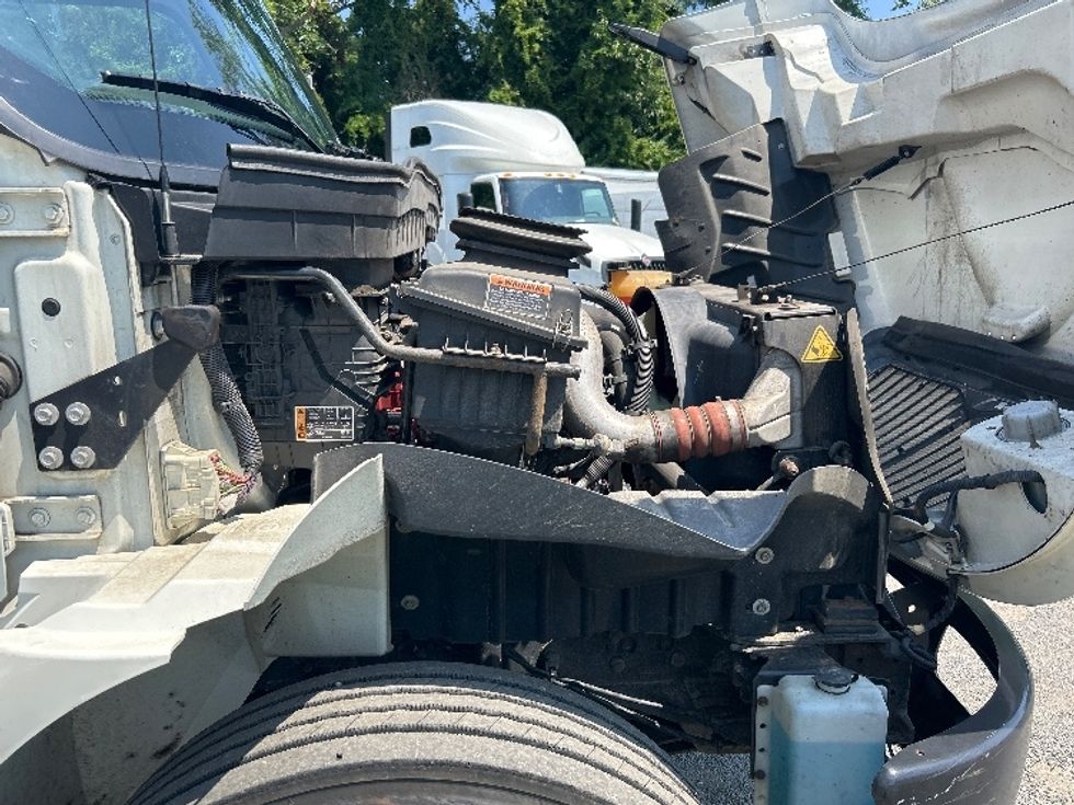 Medium Duty Box Truck-Light and Medium Duty Trucks-International-2021-MV607-Sterling-VA-133,515\n\t\tmiles-$ 62,000 - Image 23