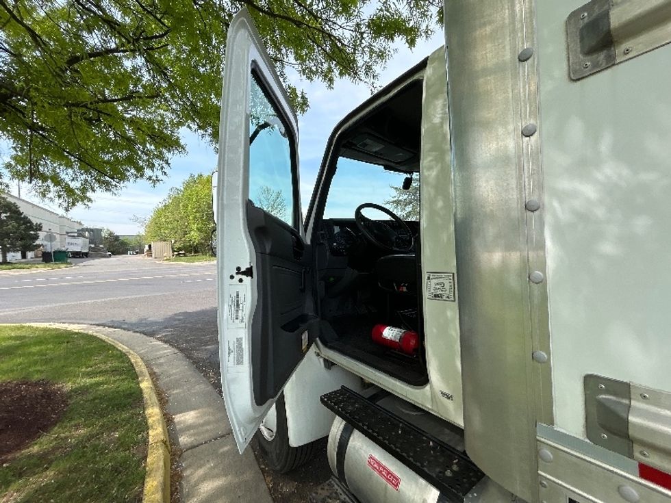 Medium Duty Box Truck-Light and Medium Duty Trucks-International-2021-MV607-Sterling-VA-160,781\n\t\tmiles-$ 57,000 - Image 16