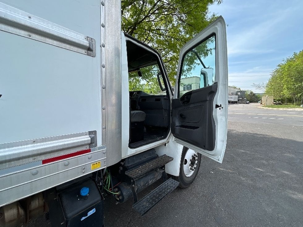 Medium Duty Box Truck-Light and Medium Duty Trucks-International-2021-MV607-Sterling-VA-160,781\n\t\tmiles-$ 57,000 - Image 20