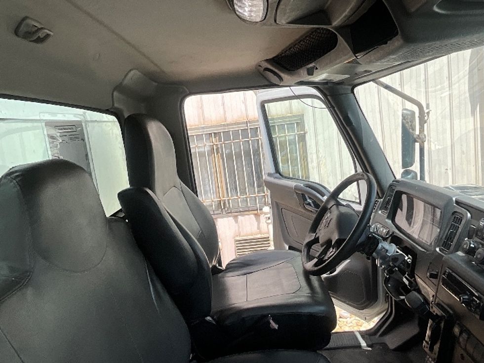 Medium Duty Box Truck-Light and Medium Duty Trucks-International-2021-MV607-Sterling-VA-160,980\n\t\tmiles-$ 57,500 - Image 22