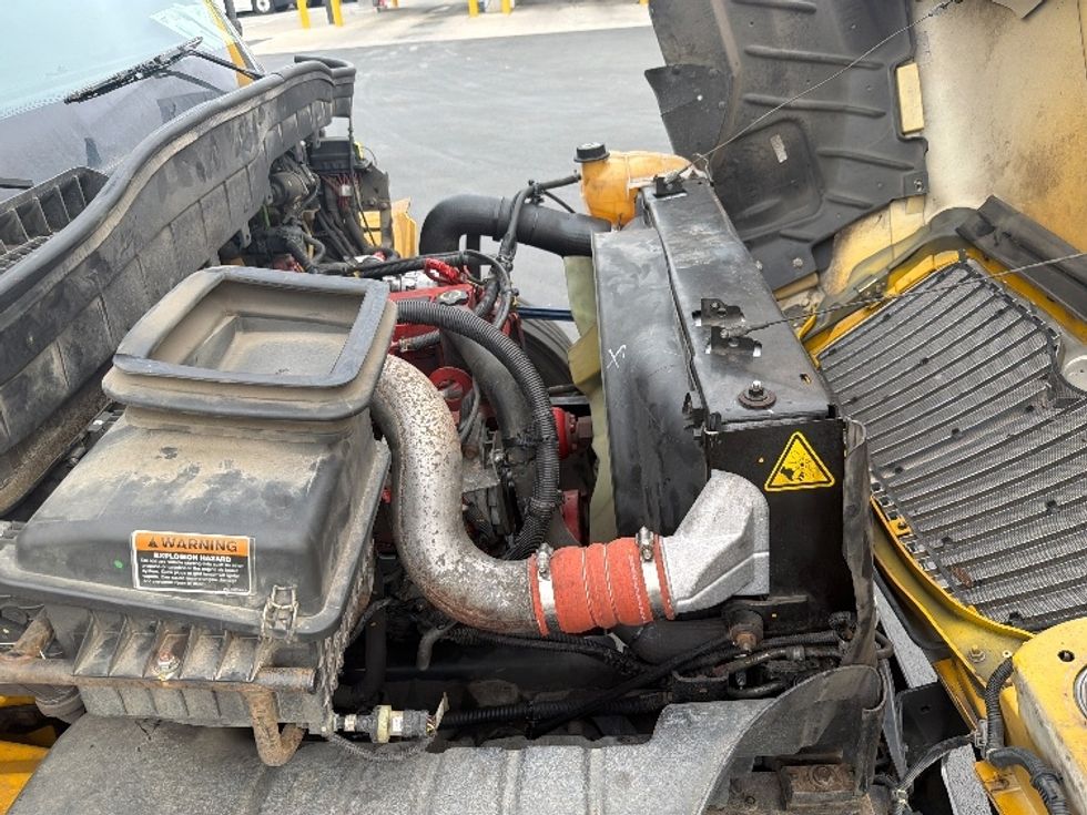 Medium Duty Box Truck-Light and Medium Duty Trucks-International-2021-MV607-Sterling-VA-209,996\n\t\tmiles-$ 39,000 - Image 24