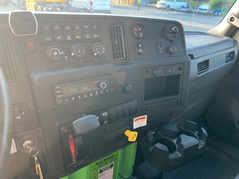 Medium Duty Box Truck-Light and Medium Duty Trucks-International-2021-MV607-Sterling-VA-95,001\n\t\tmiles-$ 68,000 - Image 18