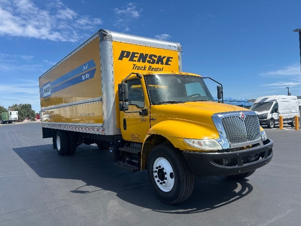 Medium Duty Box Truck-Light and Medium Duty Trucks-International-2021-MV607-Stockton-CA-213,283\n\t\tmiles-$ 40,250 - Image 1